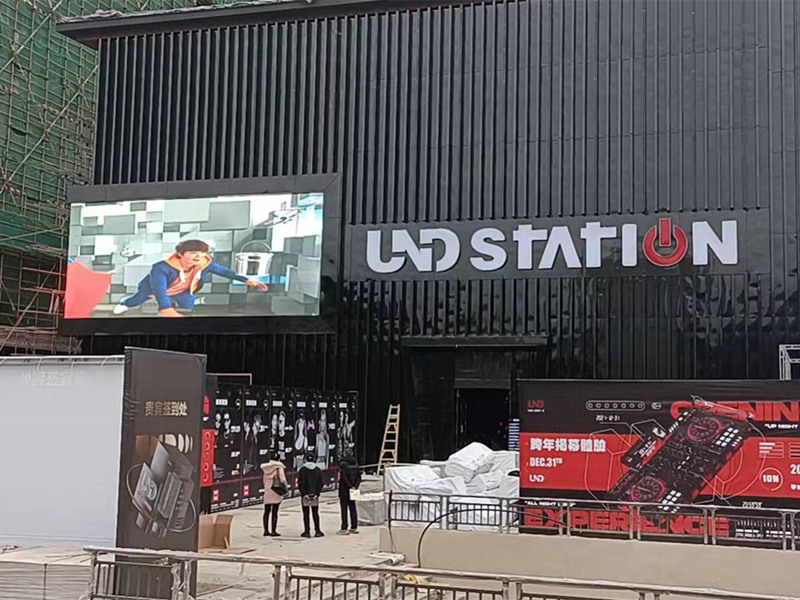 酒吧外墻裸眼3D轉角LED顯示屏