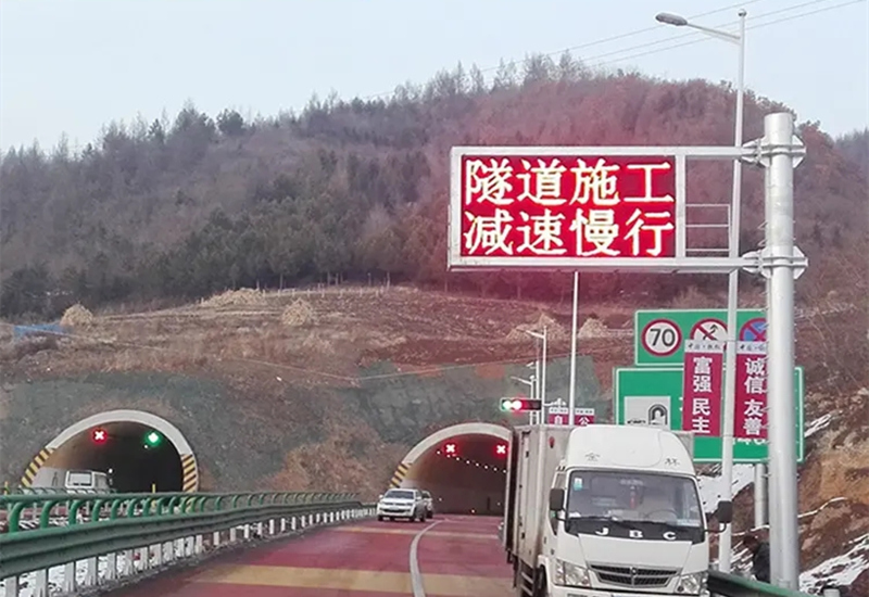 LED顯示屏應(yīng)用于智能交通領(lǐng)域的3大優(yōu)勢(shì)
